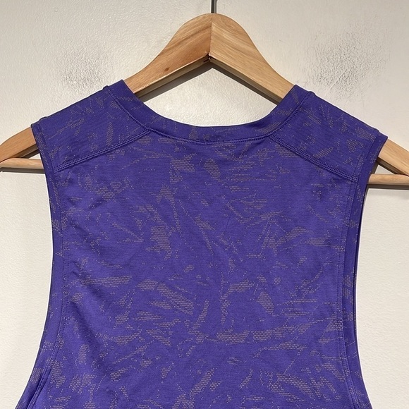 Lululemon 2022 Metal Vent Tech Sleeveless Shirt 2.0 in charged indigo- size XS - Picture 10 of 10